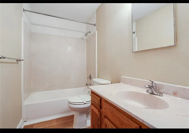 303 Russell Dr — Photo 3