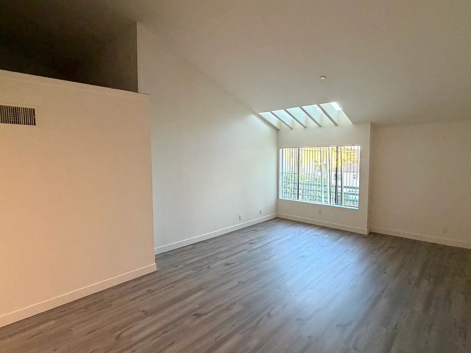 2 bed, 1330 sqft, $3,500 — Photo 2