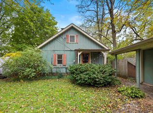 123 Edgewater Dr, Crystal Lake, IL