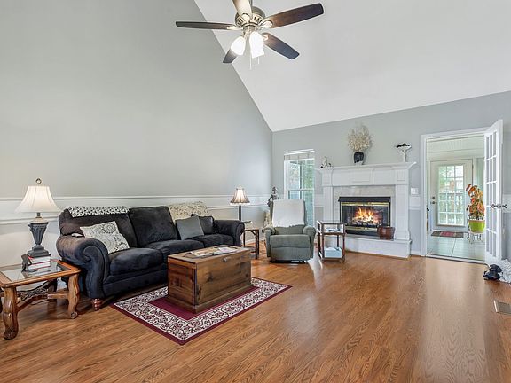 5th image of 2419 Creekhill Ave