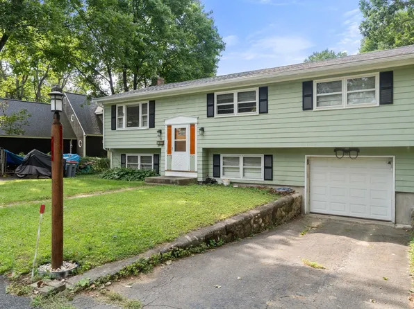 10 Everett St, Maynard, MA 01754