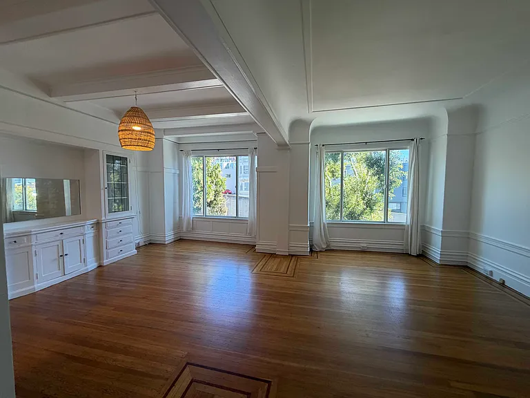 1364 Broadway — Photo 2