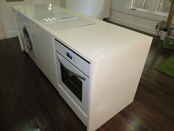 Island w/ oven, washer/dryer