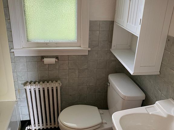 4th image of 348 Goundry St #1