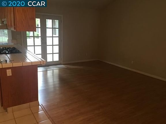 3rd image of 40 Versailles Ct