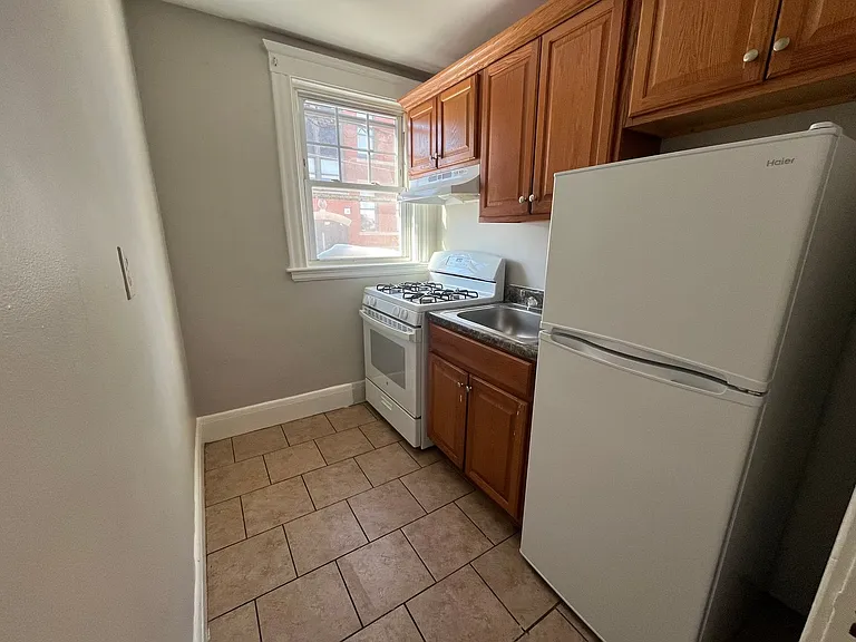 119 Lewis St — Photo 2