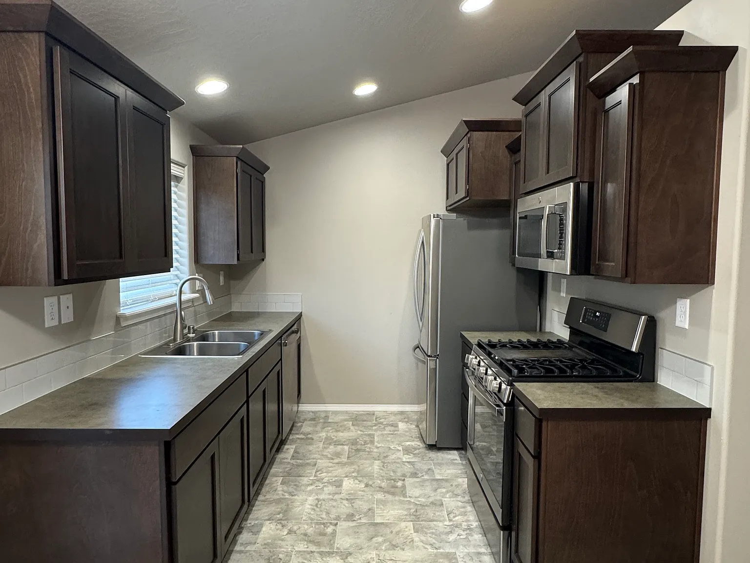 3 bed, $2,200 — Photo 3