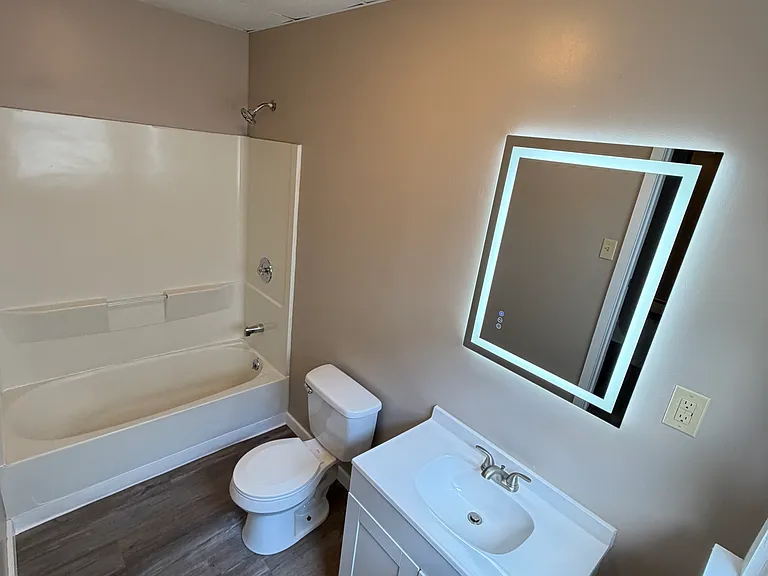 418 Center Ave — Photo 7