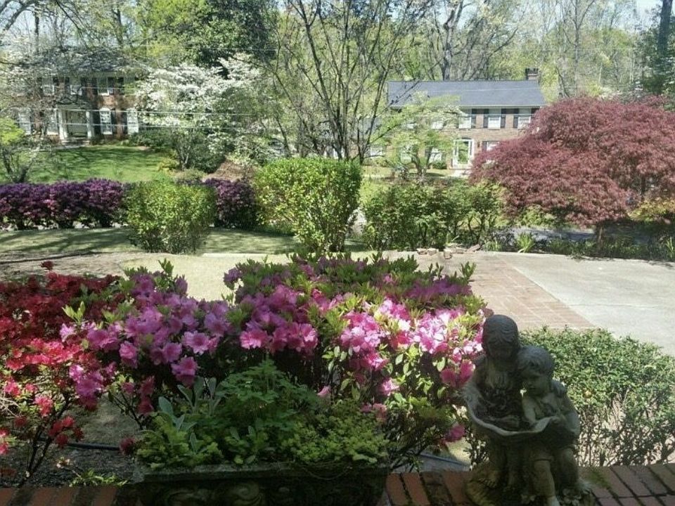 2nd image of 875 Edgewater Trl