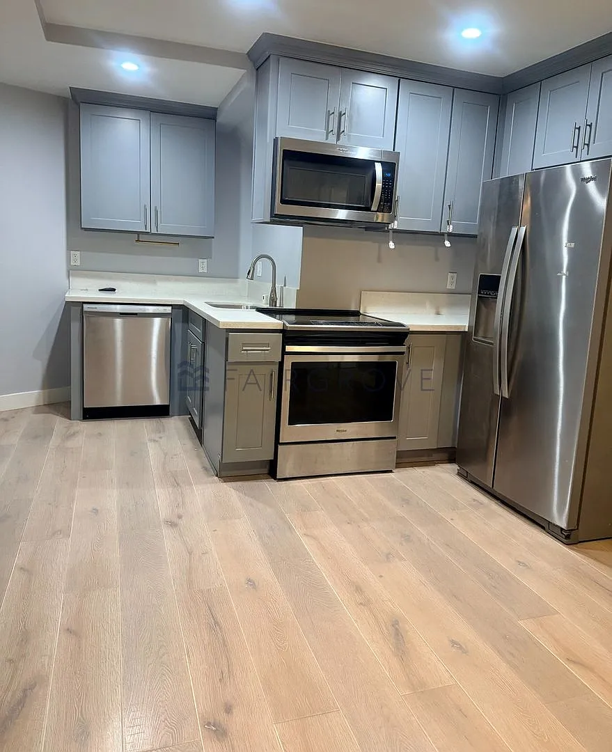 1244 E. 4th Street Apartments — Photo 1