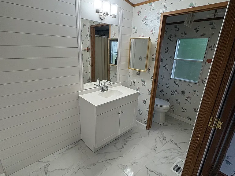 Main bathroom