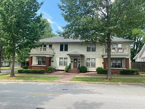 301 N Cedar St Photo 1