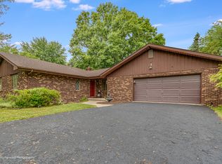 4 Cedar Gate Cir, Sugar Grove, IL 60554