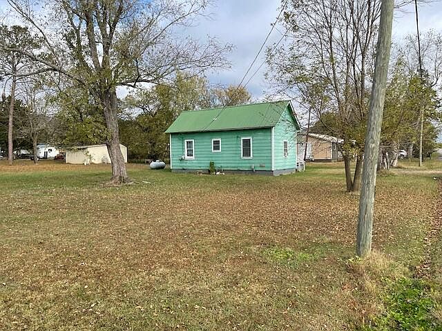 2nd image of 210 Oak Ave