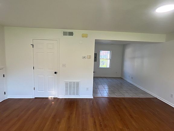 3rd image of 430 W Hill St