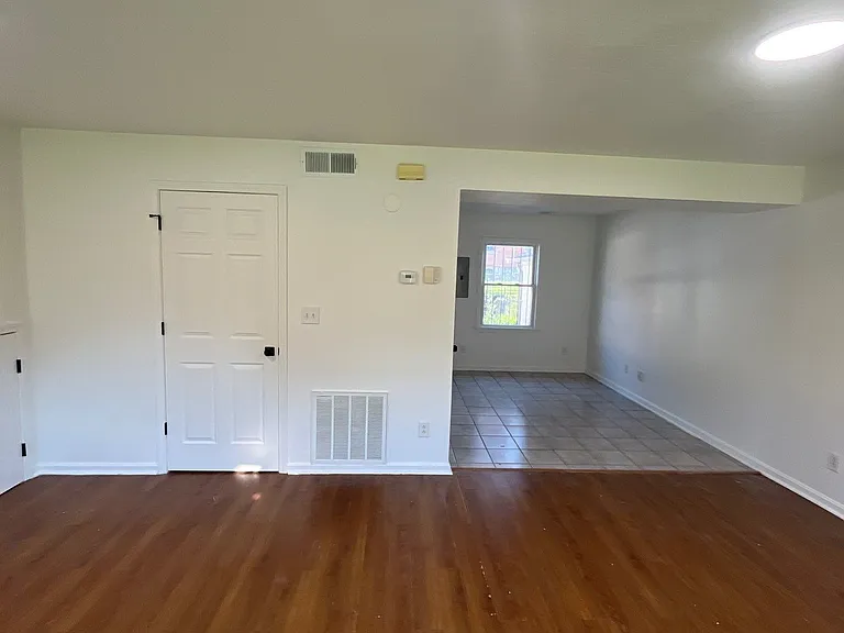 430 W Hill St — Photo 3