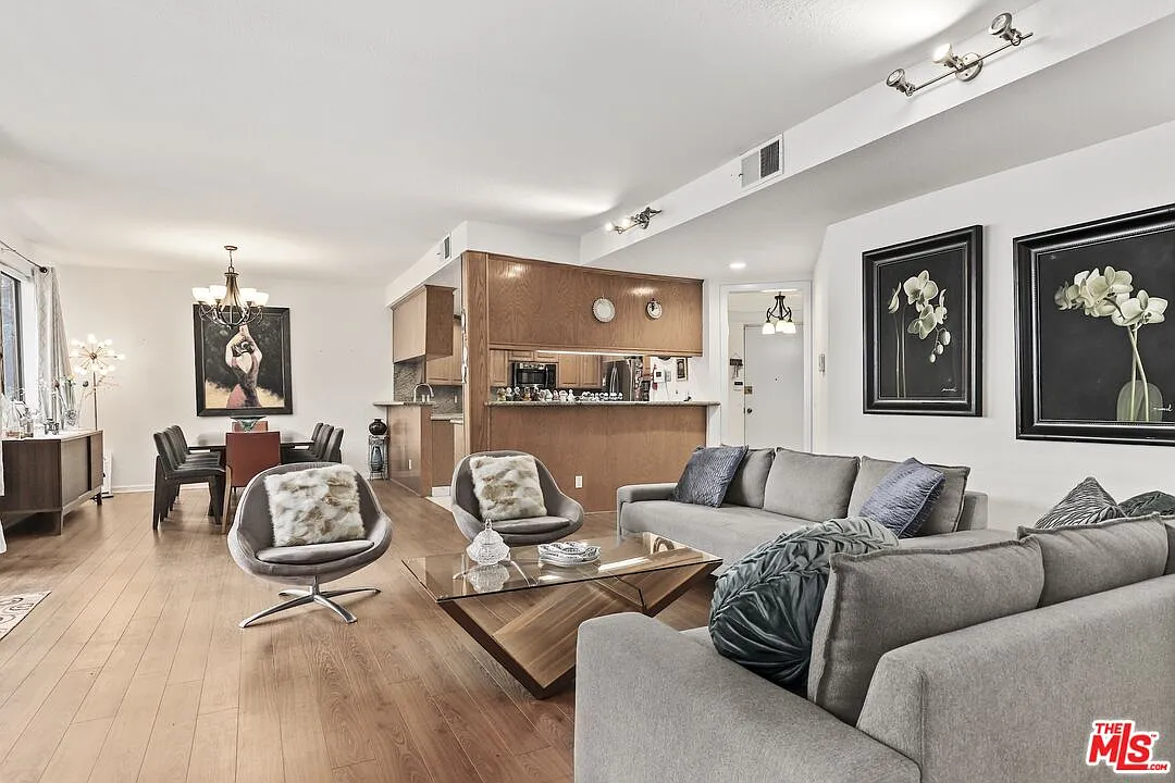 2 bed, 2.0 bath, 1689 sqft, $4,400 — Photo 2