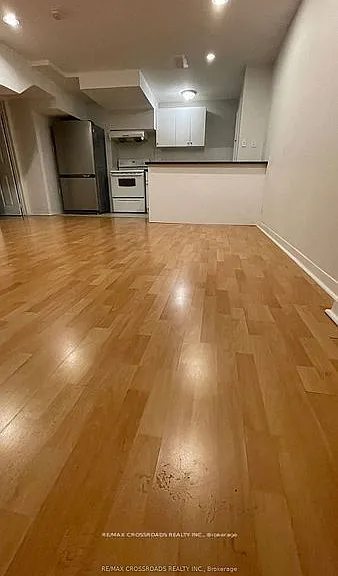 22 Walnut Grove Cres — Photo 3