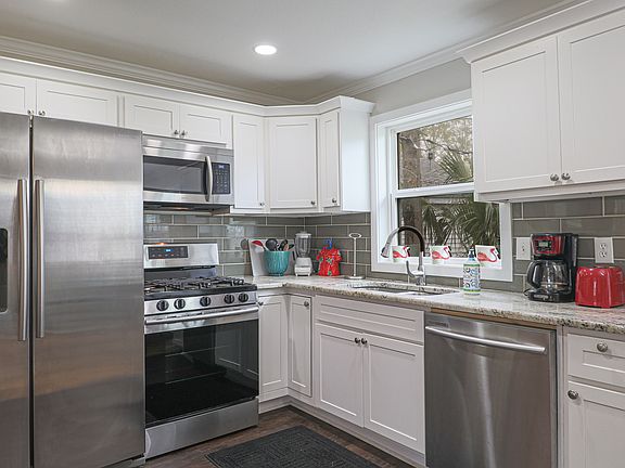 5th image of 140 Travia Ave