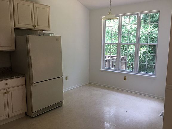 5th image of 244 Cayman Ct