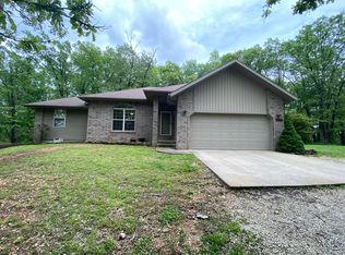 296 Hoot Owl Pt, Highlandville, MO 65669
