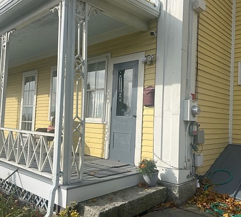 SEPARATE DOOR TO APARTMENT