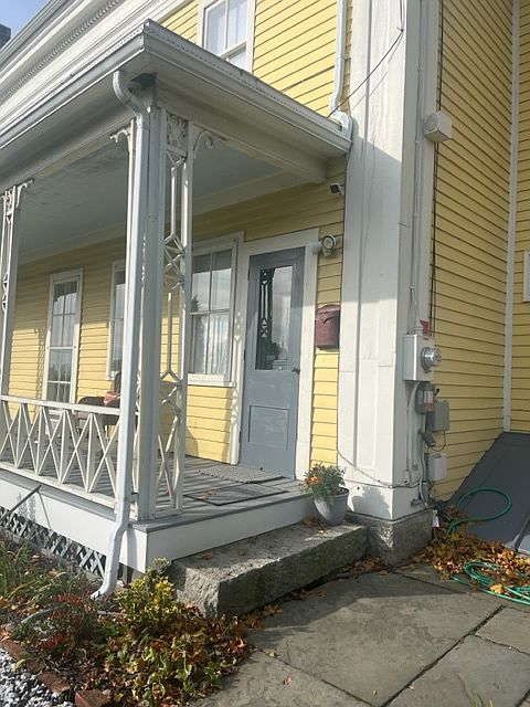 SEPARATE DOOR TO APARTMENT