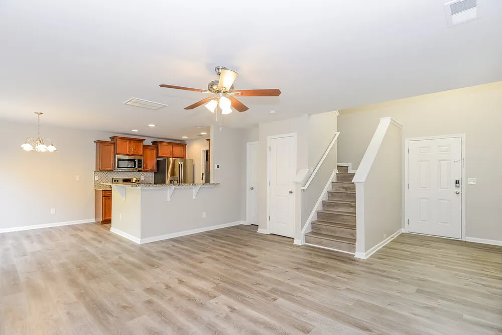 3 bed, 2.0 bath, 1577 sqft, $2,205 — Photo 4