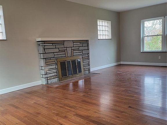 3rd image of 3028 Hatherly Dr