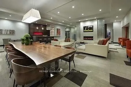 181 Village Green Sq #2821 — Photo 14