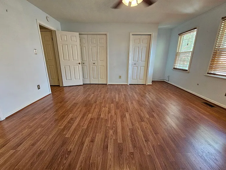 1019 Llewellyn Mews — Photo 18
