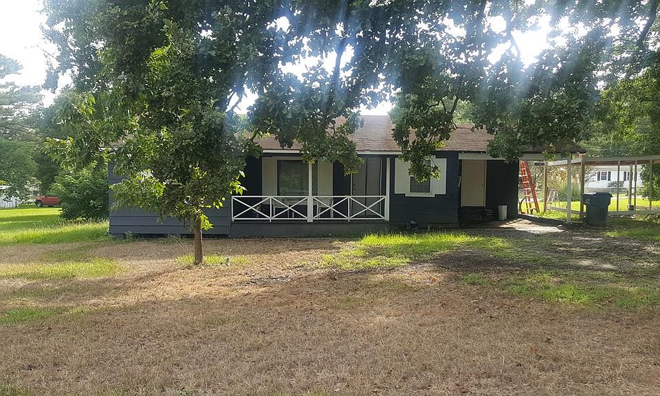 2nd image of 209 College St