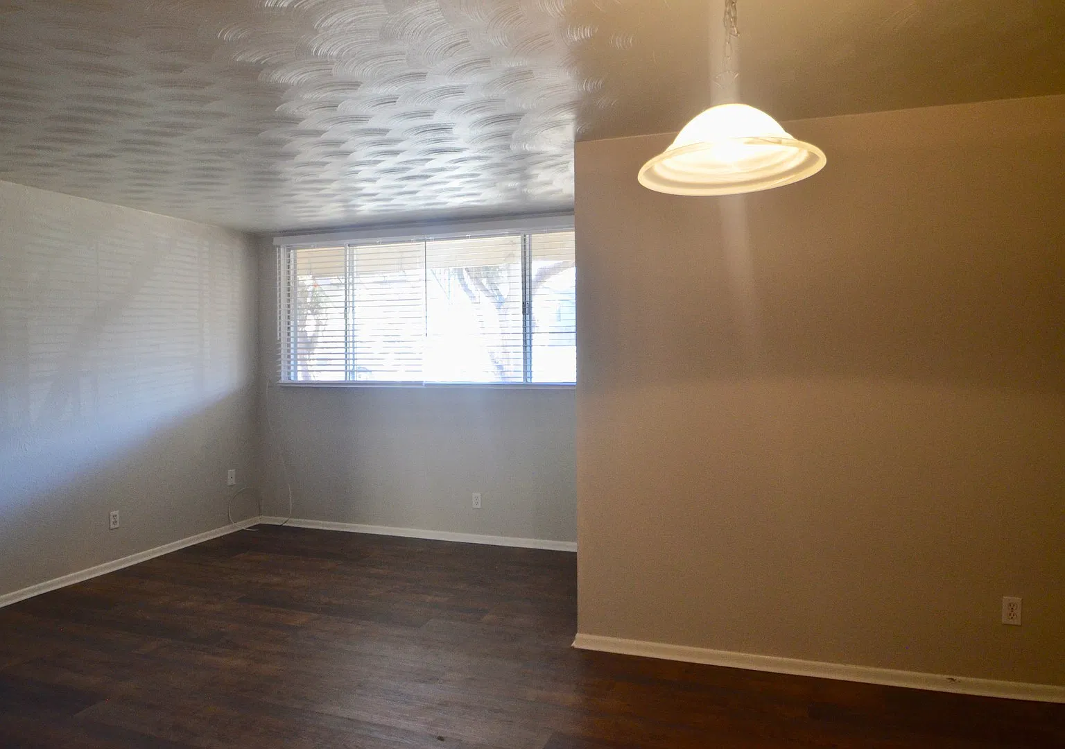 593 W Crestline Ave — Photo 3