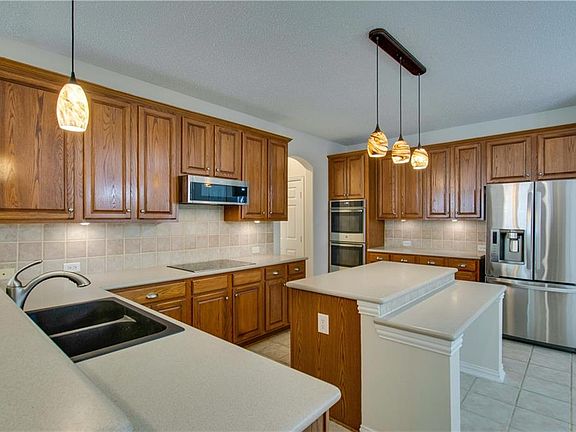 3rd image of 2984 Marchwood Dr