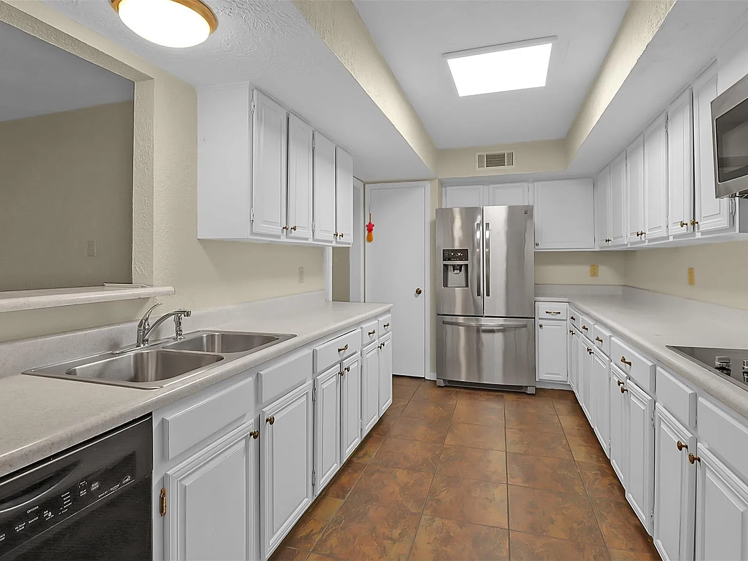 3 bed, 2.5 bath, 1690 sqft, $1,700 — Photo 4