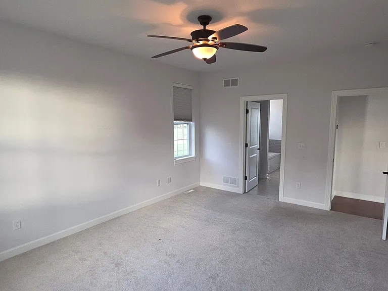 W239N3743 River Birch Ct — Photo 12
