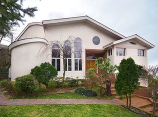 15 Woodland Rd, Glen Cove, NY 11542