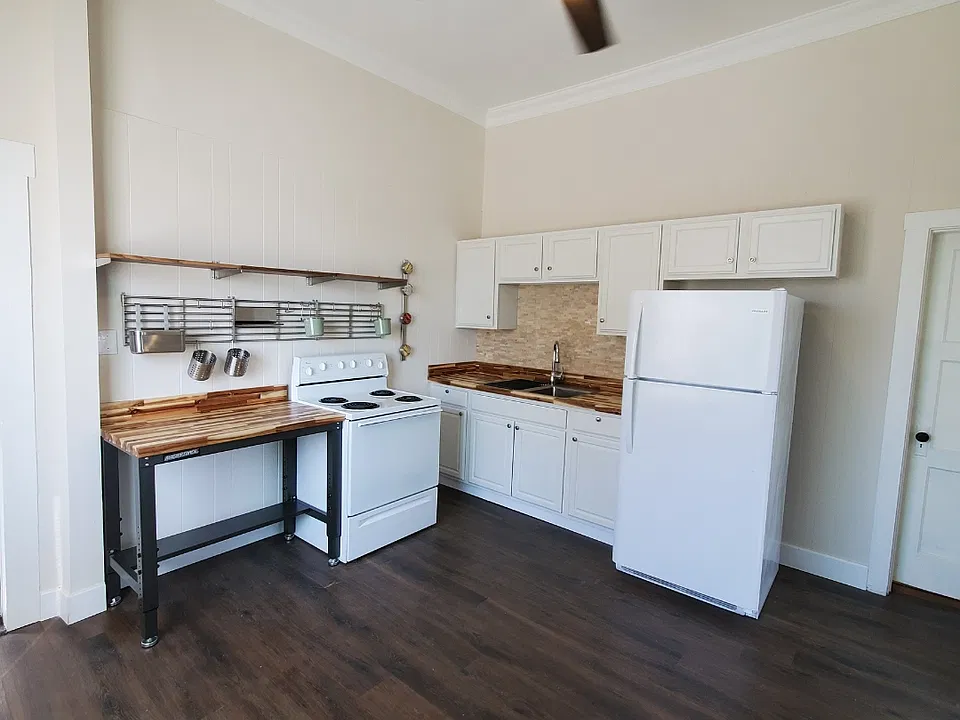 131 W Center St #101