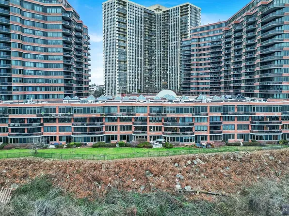 100 Carlyle Dr APT Vg4, Cliffside Park, NJ 07010