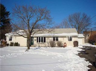 4 Blair Rd, Kendall Park, NJ 08824