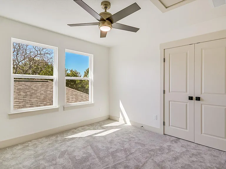 424 Shady Bluff Dr — Photo 16