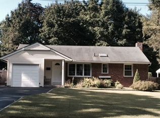 1540 Middle Neck Rd, Port Washington, NY 11050