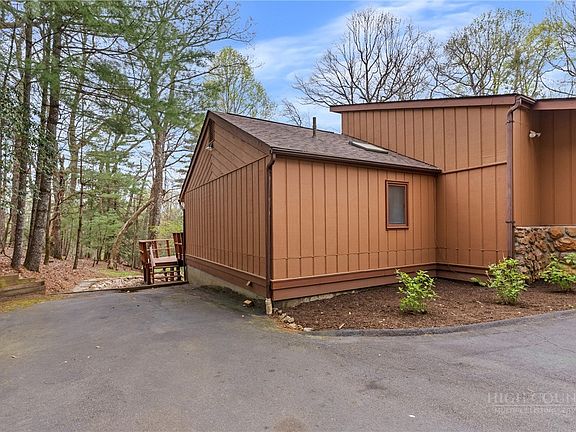 4th image of 971 Ridge Road