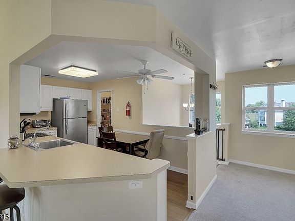 5th image of 20 Harker Hill Dr #1120