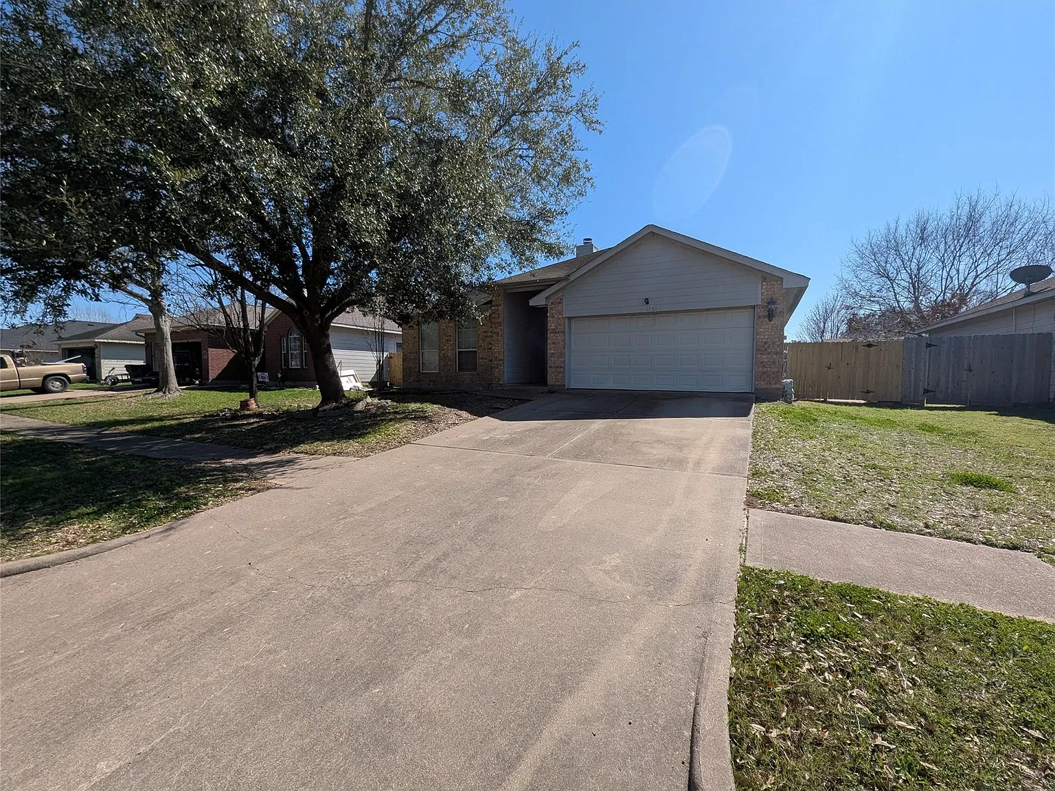 4 bed, 2.0 bath, 1775 sqft, $1,885 — Photo 2