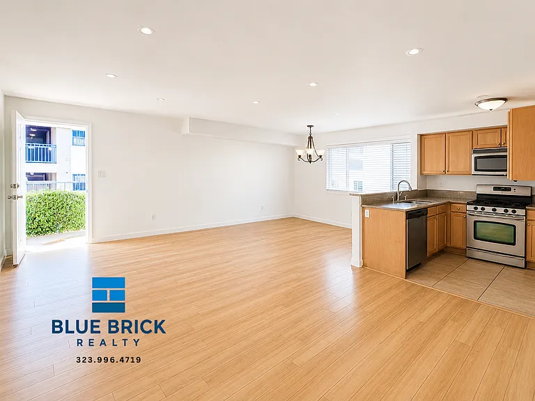 13623 Sherman Way #206 — Photo 14
