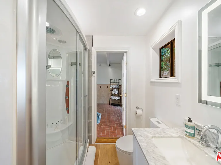 9305 Beverly Crest Dr — Photo 31