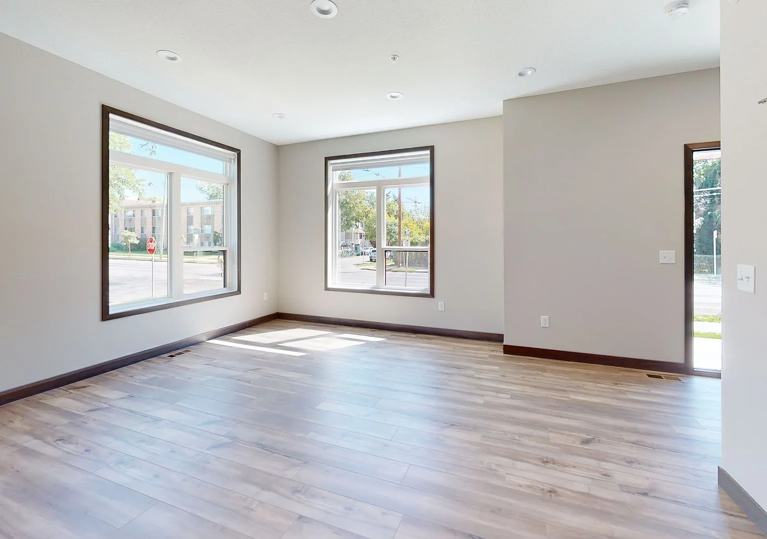 1014 4th St SE — Photo 3