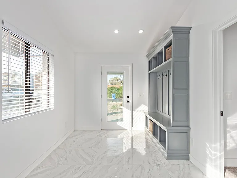 2817 N 29th Pl — Photo 7