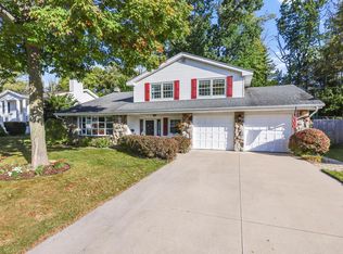 318 Fenway Ter, Manitowoc, WI 54220